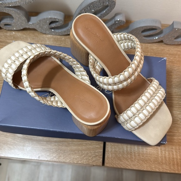 Size 8.5 Universal Thread (Target) Nikola heels - Picture 2 of 2